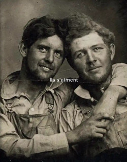 Ils s'aiment - Un siècle de photographies d'hommes amoureux (1850-1950)