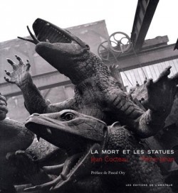 La mort et les statues