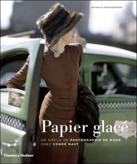 Catalogue d'exposition Papier glacé, un siècle de photographie de mode chez Condé Nast